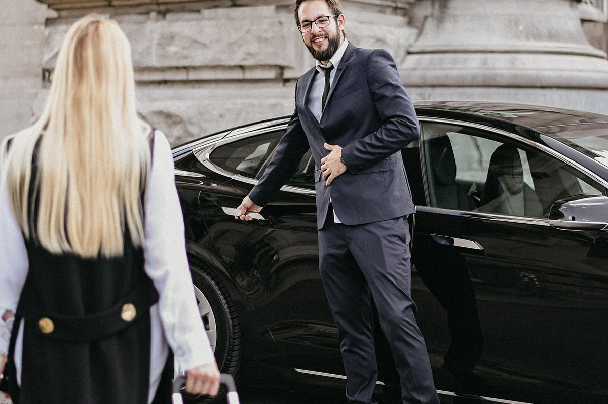 Best Vehicle Options for Group Airport Transfers in NYC